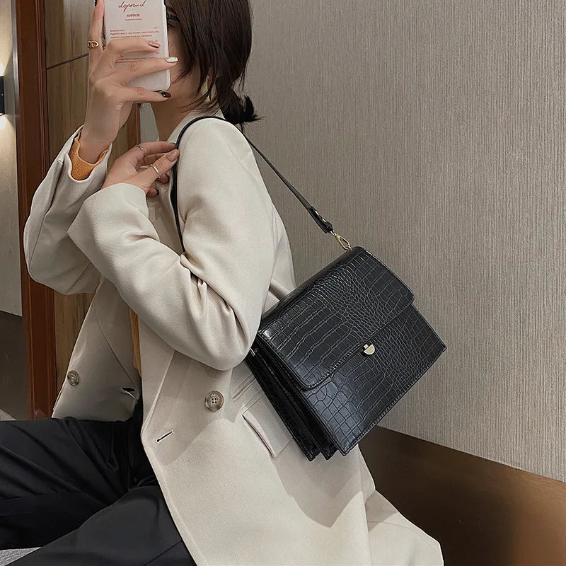 Thermabuild | Mini black crossbody bag for work