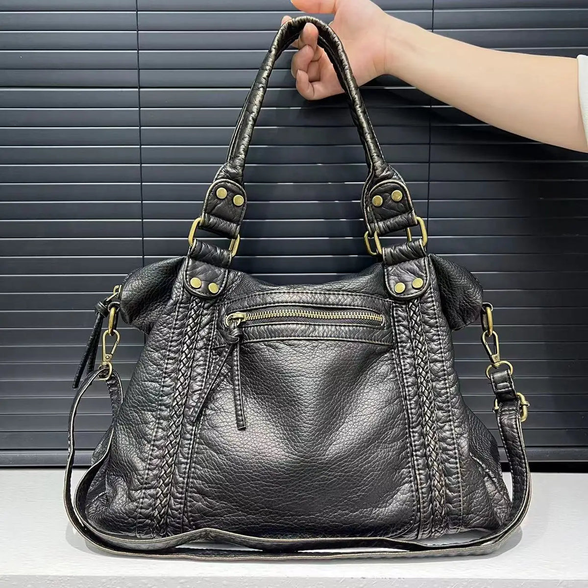 Thermabuild | black handbag for school with an exterior zipper pocket