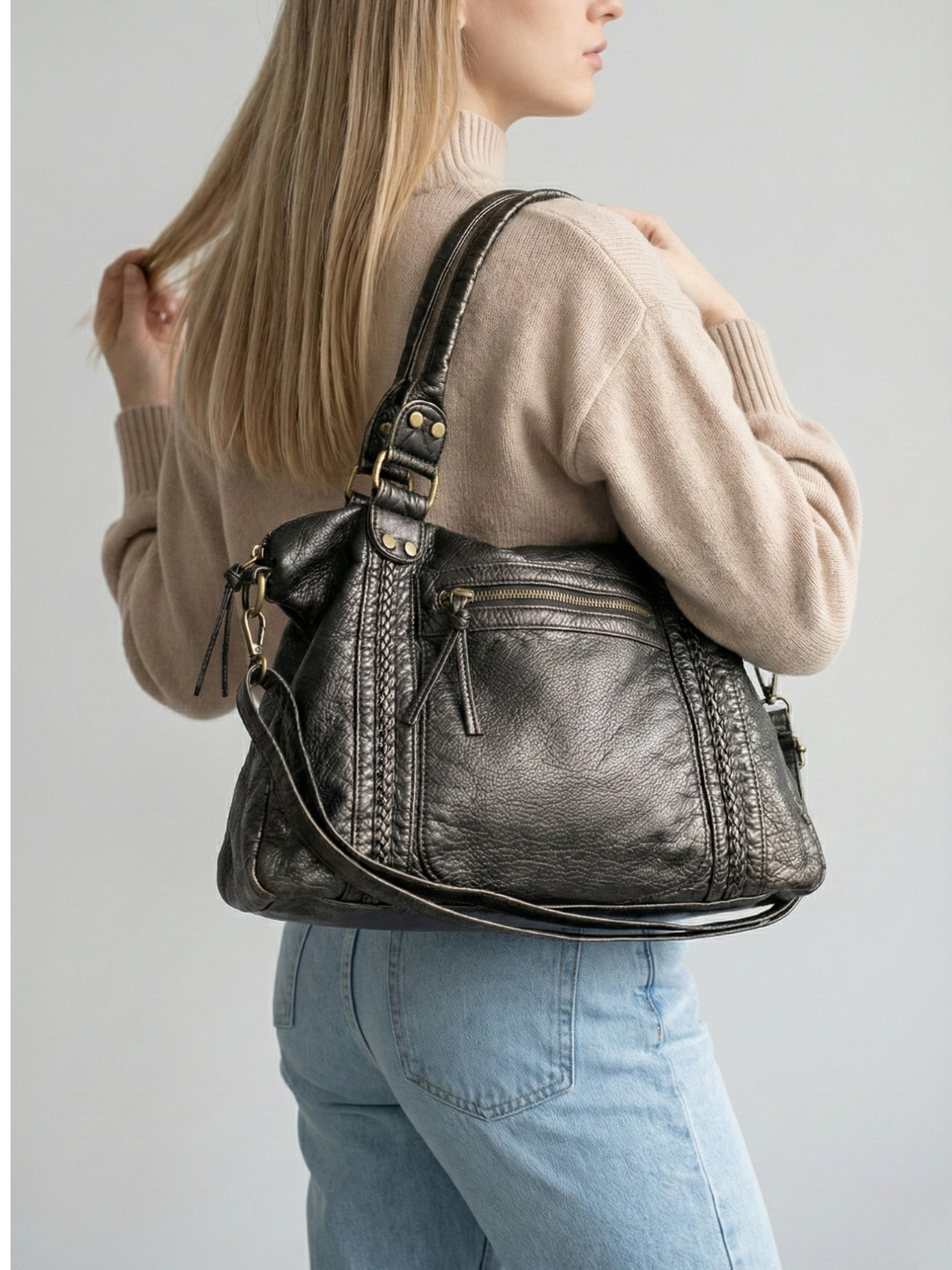 Thermabuild | black handbag for school with an exterior zipper pocket