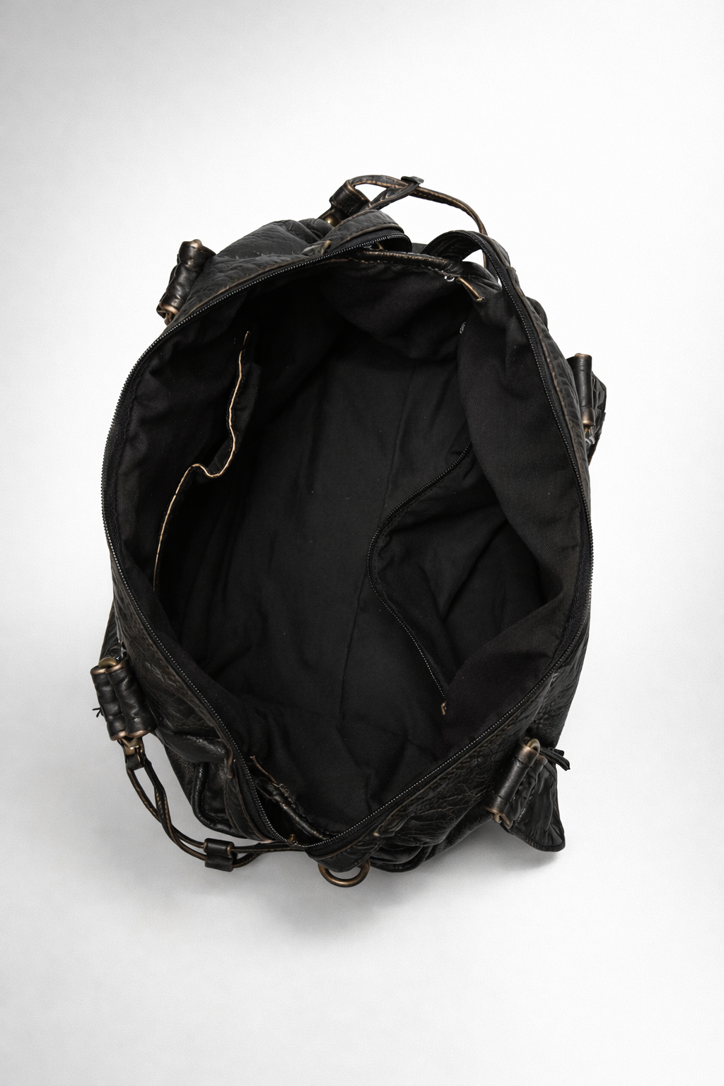 Thermabuild | black handbag for school with zipper pockets