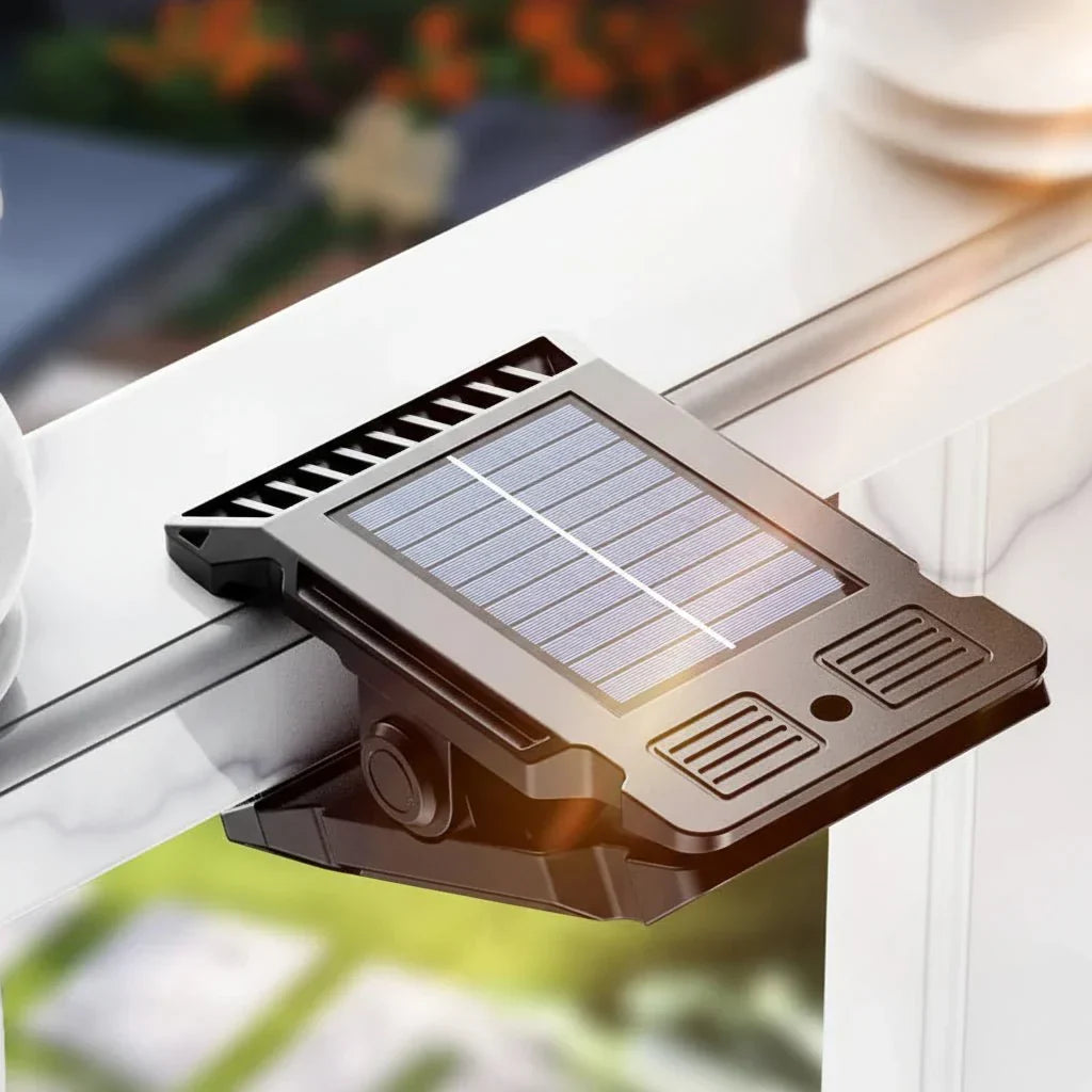 Thermabuild | Smart Solar Clip Light for Outdoor Use