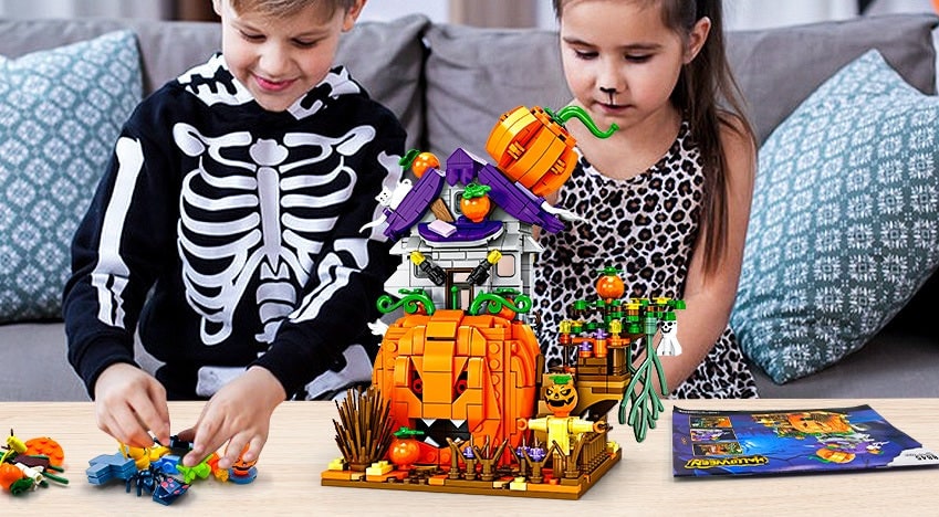 Thermabuild | Kids' Halloween Building Blocks Magnetic Tiles Toy Set with Pumpkin House and Spooky Figures