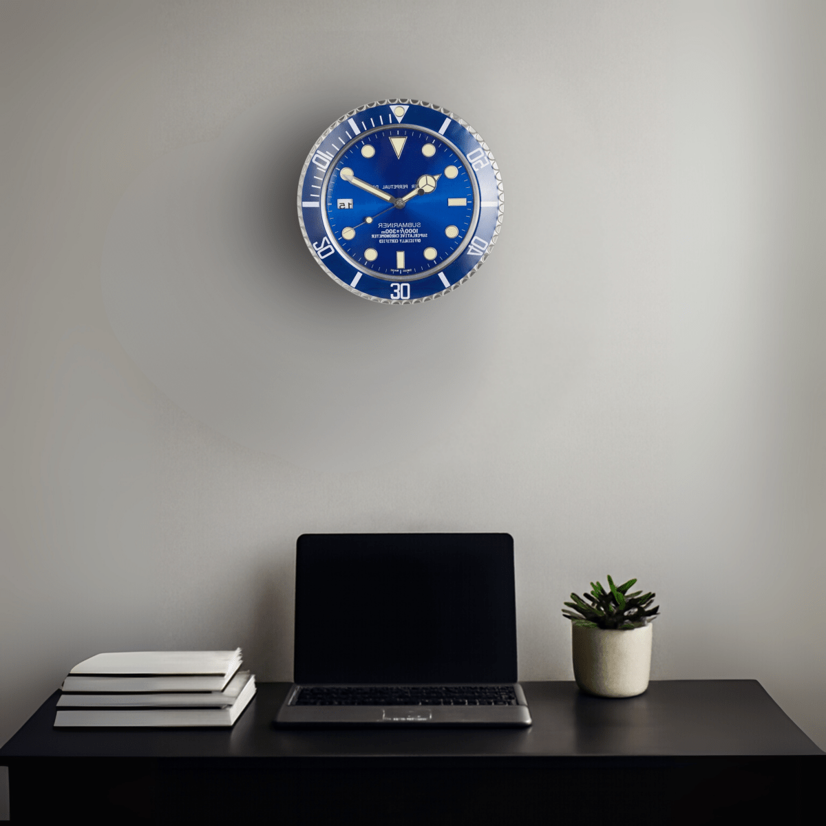 Thermabuild | Modern Silent Wall Clock Luminous stainless steel clock with battery-operated precision