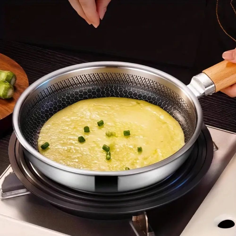 Thermabuild | Nonstick Stainless Steel Pan with Balanced Easy-Grip Control