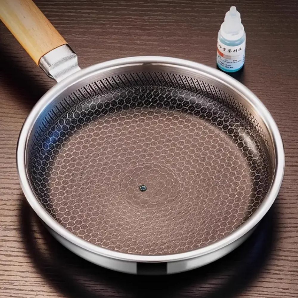 Thermabuild | Nonstick Stainless Steel Pan with Balanced Easy-Grip Control