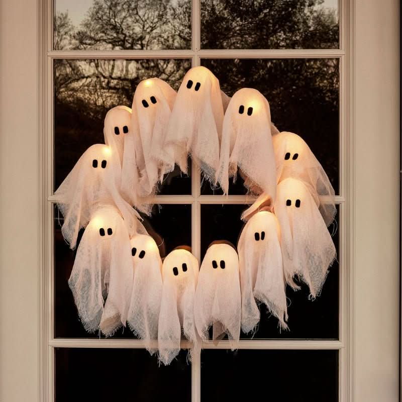 Thermabuild | LED Ghost Wreath with 12 Illuminated Spirits