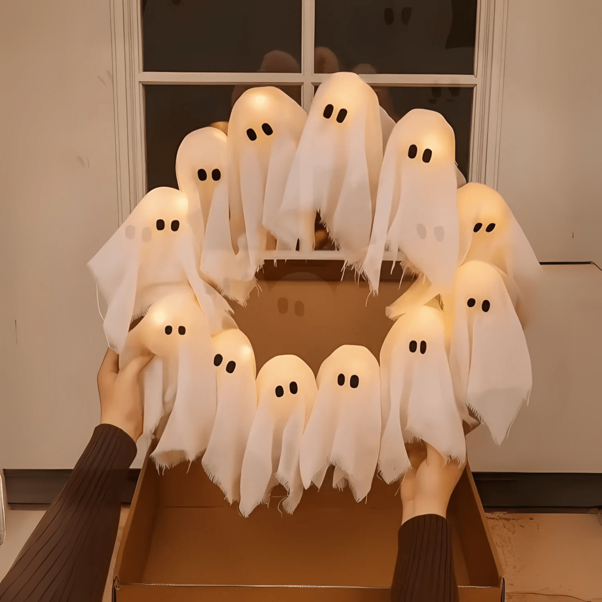 Thermabuild | LED Ghost Wreath with 12 Illuminated Spirits