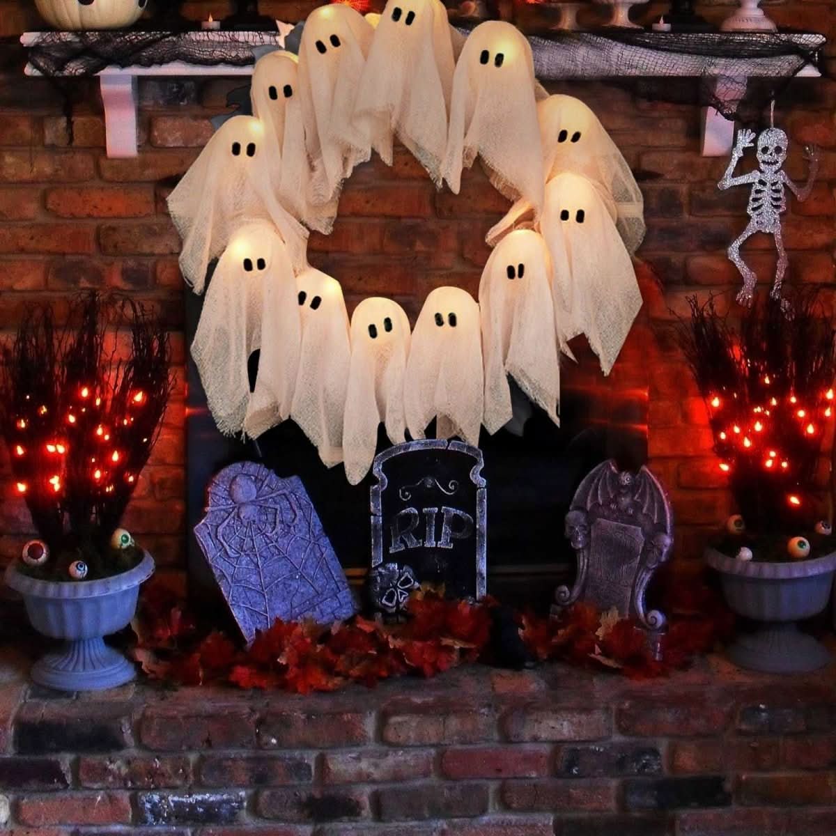 Thermabuild | LED Ghost Wreath with 12 Illuminated Spirits